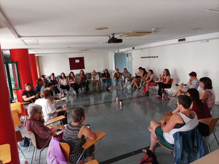 Judimendiko emakume* sarearen mahai ingurua eta asanbladaren deialdia/ Red de mujeres* de Judimendi, mesa redonda y nueva asamblea