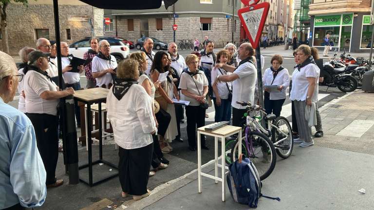 Argazkiak koro eta abesbatzen egunekoak/Fotos del día de coros.
